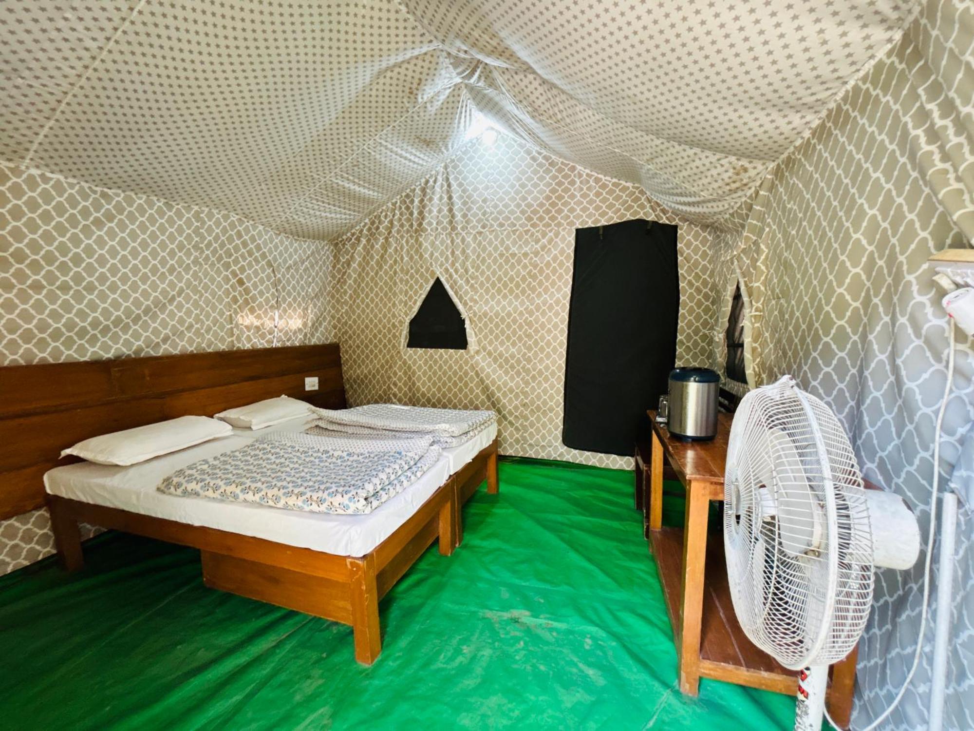 Camp High 5 Jayalgarh Hotel Dangchura ภายนอก รูปภาพ
